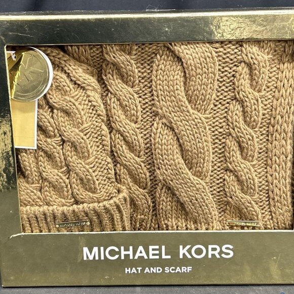 NWT Michael Kors Hat and Scarf Set in Gift Box Beanie - Picture 1 of 4